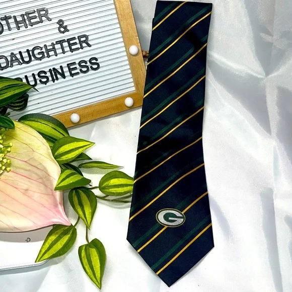 Green Bay Packers Men's Necktie Licensed NFL Football Fan Green Neck Tie - Picture 1 of 4